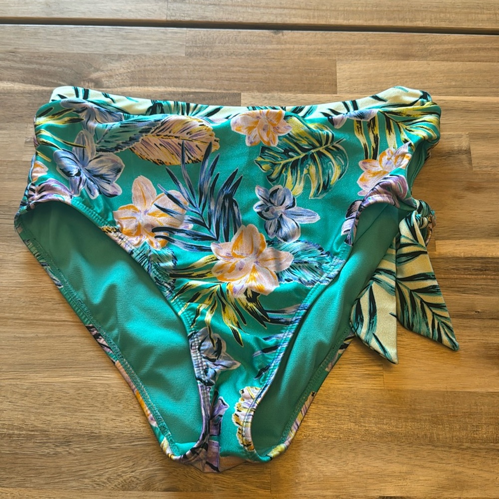 Women’s Hawaiian/Tropical Swim Bottoms - Size S